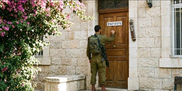 אמץ לוחם: כי כל אדם זקוק למעטפת של תמיכה